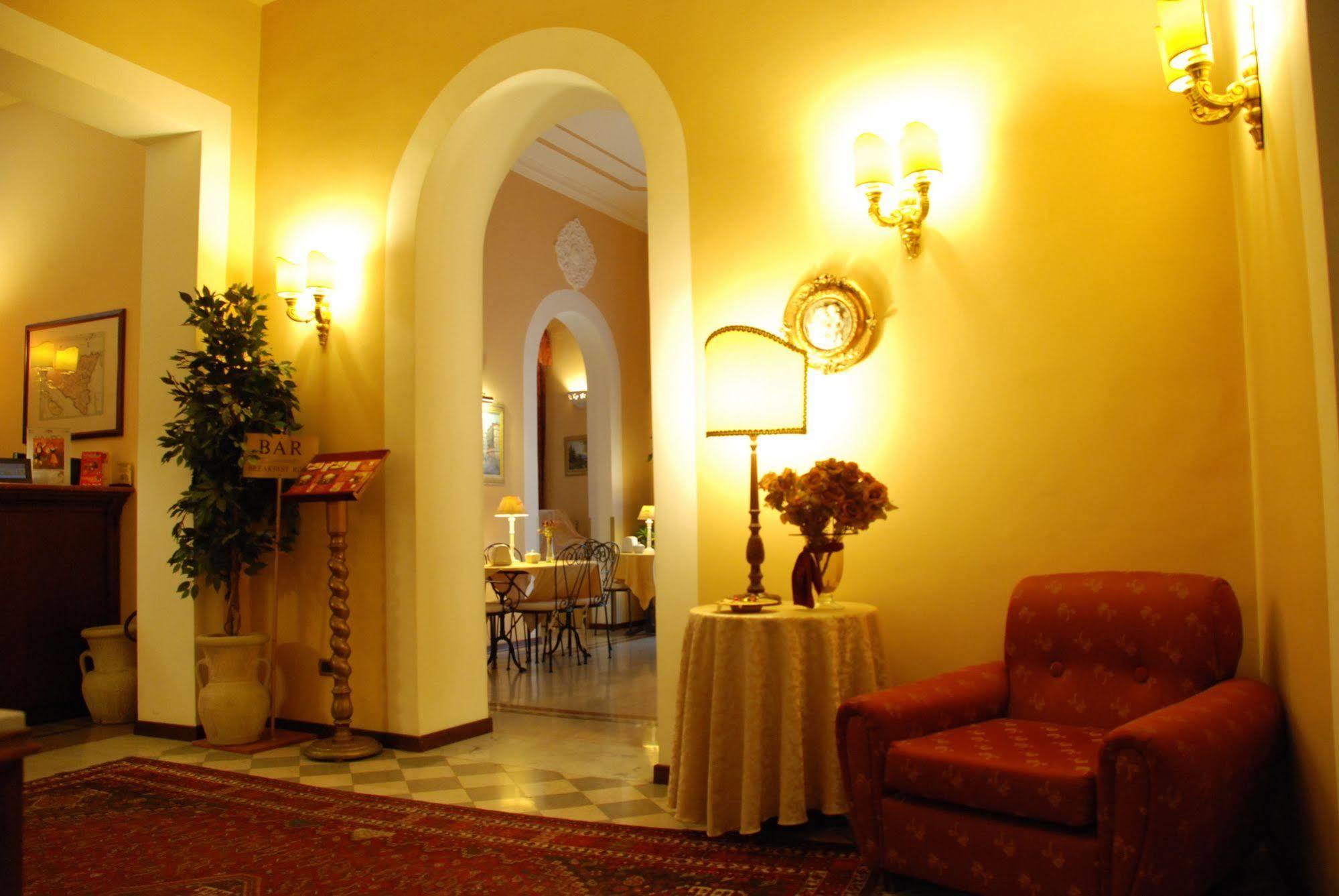 Del Centro Hotel